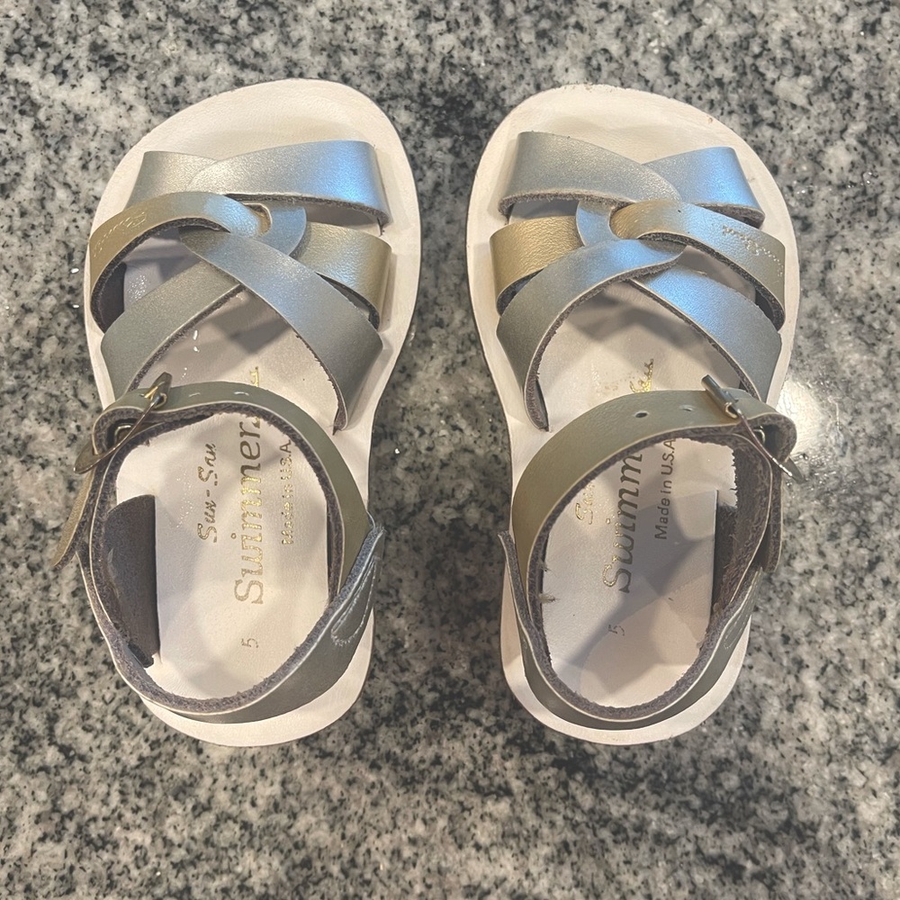 Sun-San Salt Water Girl's‎ Silver and Gold Leather Swimmer Sandals Baby Size 5